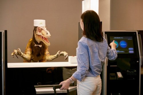 Японский отель вместо людей принимает на работу роботов (9 фото)